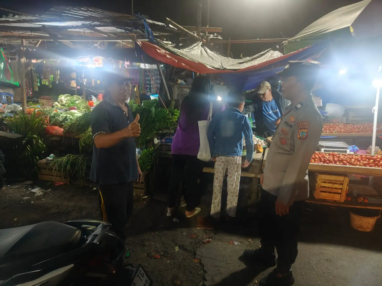 POLSEK TONDANO GELAR OPERASI KEPOLISIAN DI TEMPAT KERAMAIAN, BERIKAN HIMBAUAN KAMTIBMAS